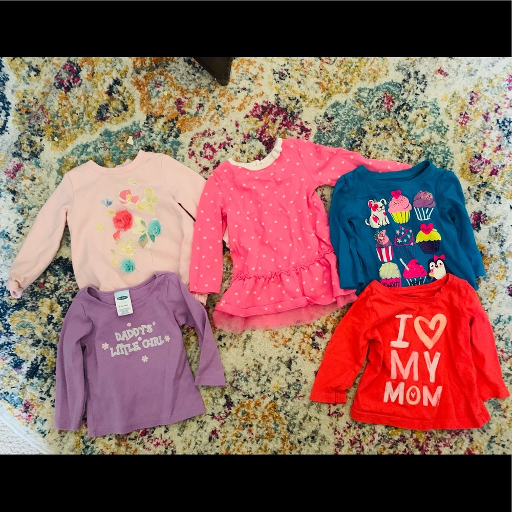 Like new infant t-shirts (size 6-9 months)